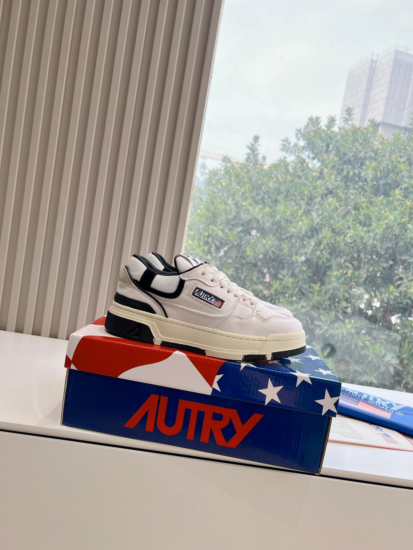 Autry weiße Sneakers Liglio