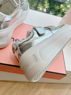 Silberne Plateausneakers